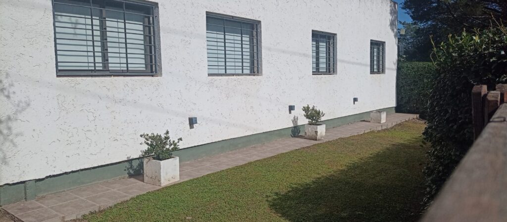 casa-con-piscina-y-95m2-cubiertos-en-la-granja-10