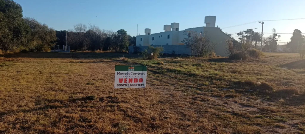 terreno-amplio-entre-calles-3-y-4-de-colonia-caroya01