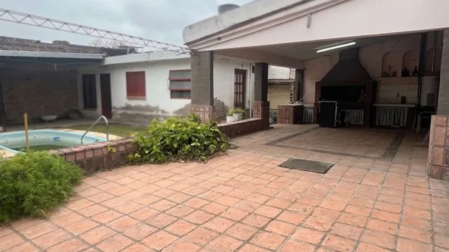 casa-con-departamento-independiente-y-piscina-en-barrio-norte-jesus-maria-02