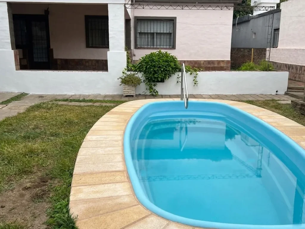 casa-con-departamento-independiente-y-piscina-en-barrio-norte-jesus-maria-03