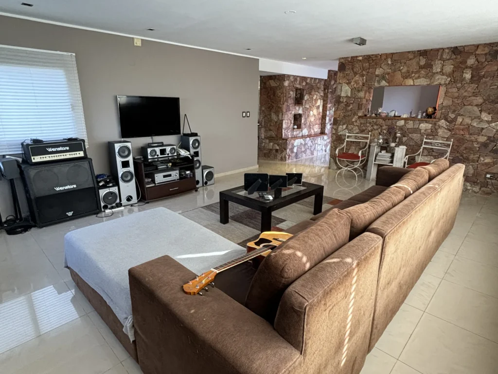 importante-propiedad-en-jesus-maria-a-metros-del-colegio-seminario-3-dorm-suite-y-terraza-01