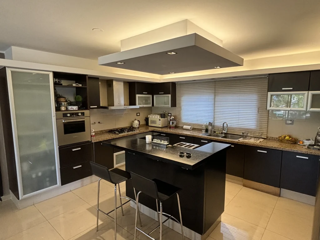 importante-propiedad-en-jesus-maria-a-metros-del-colegio-seminario-3-dorm-suite-y-terraza-04