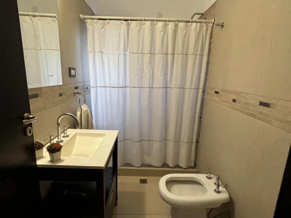 importante-propiedad-en-jesus-maria-a-metros-del-colegio-seminario-3-dorm-suite-y-terraza-07