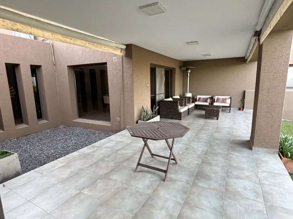 importante-propiedad-en-jesus-maria-a-metros-del-colegio-seminario-3-dorm-suite-y-terraza-09