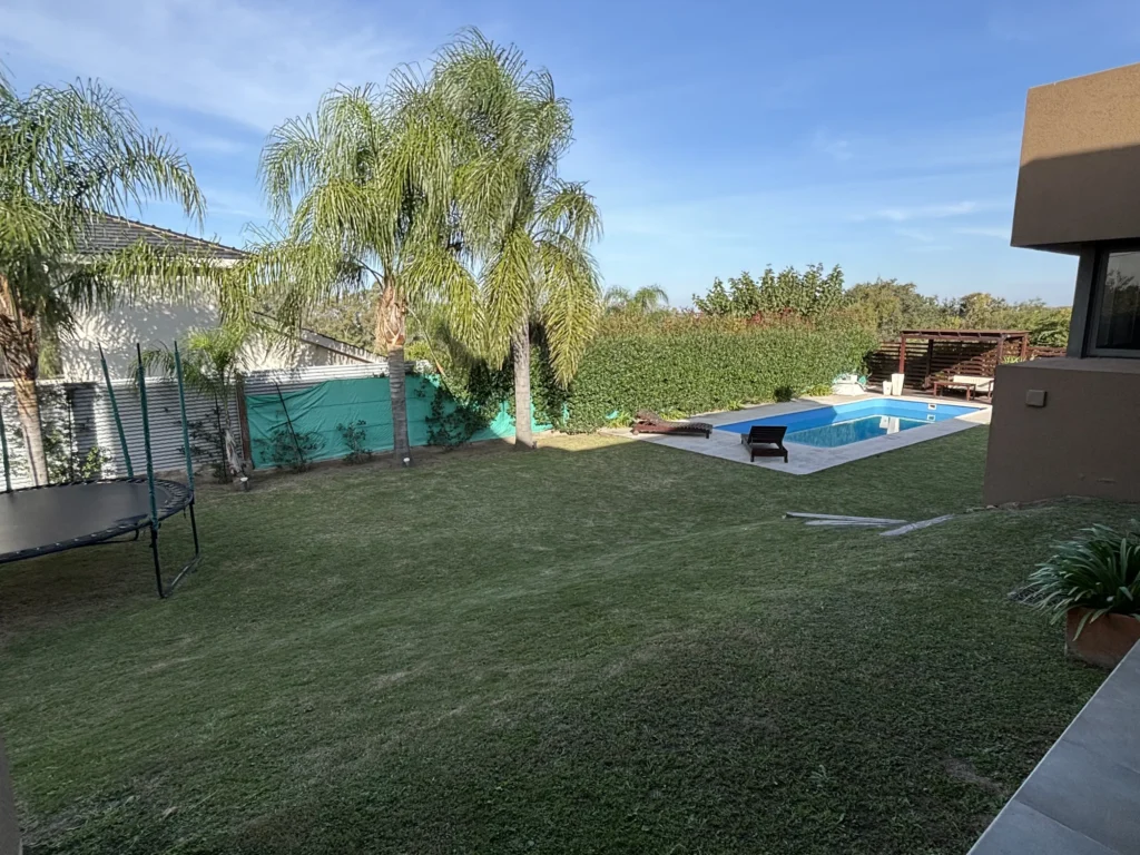 importante-propiedad-en-jesus-maria-a-metros-del-colegio-seminario-3-dorm-suite-y-terraza-11