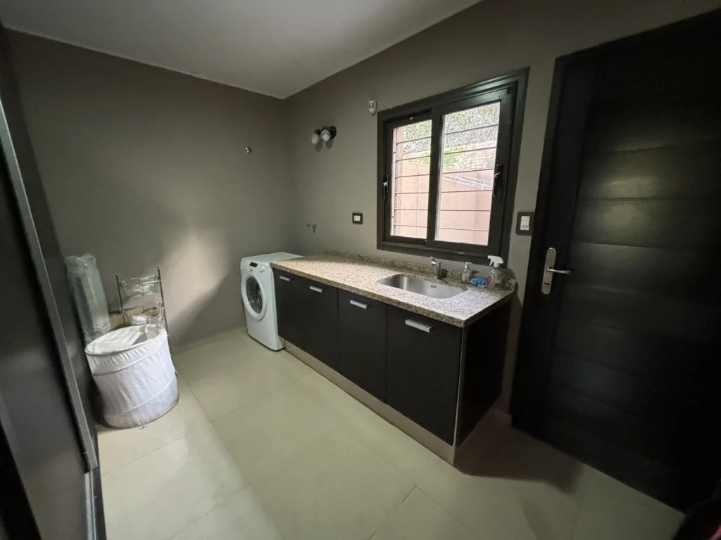 importante-propiedad-en-jesus-maria-a-metros-del-colegio-seminario-3-dorm-suite-y-terraza-12