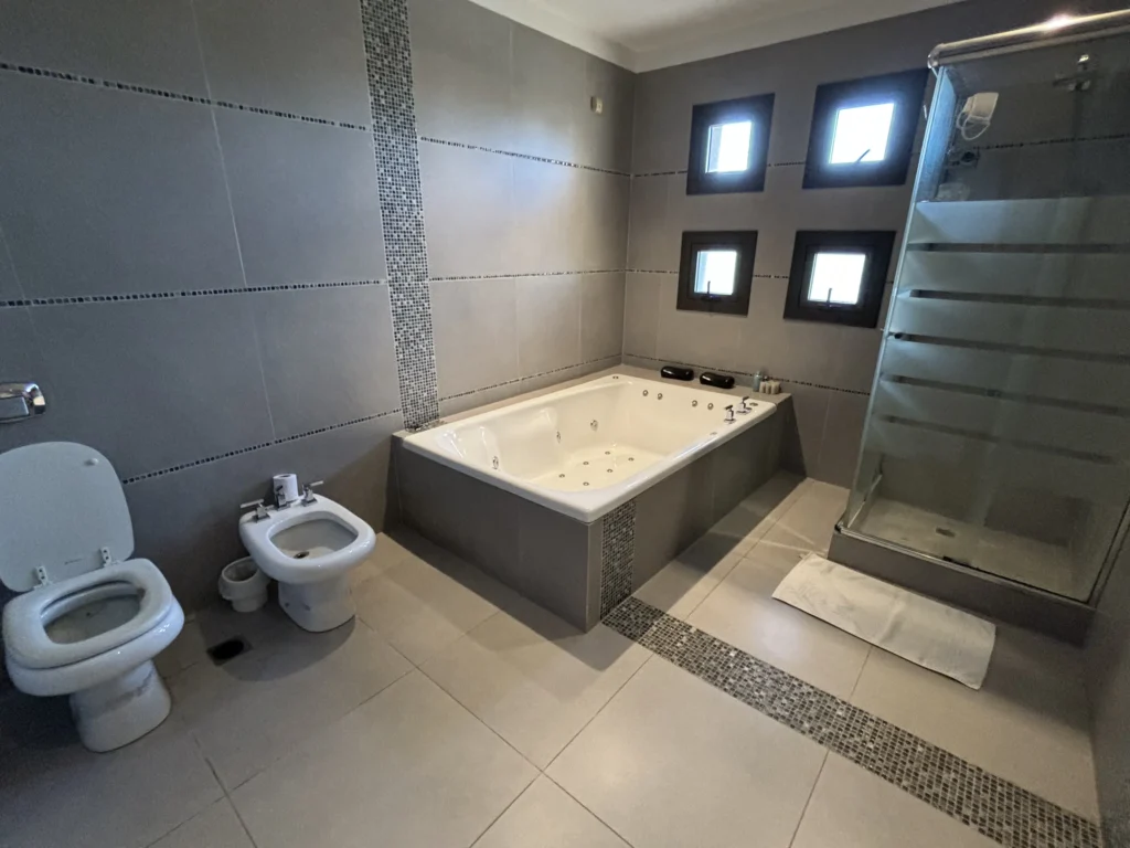 importante-propiedad-en-jesus-maria-a-metros-del-colegio-seminario-3-dorm-suite-y-terraza-20