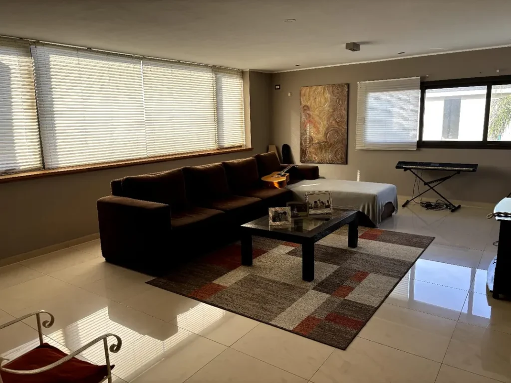 importante-propiedad-en-jesus-maria-a-metros-del-colegio-seminario-3-dorm-suite-y-terraza-22